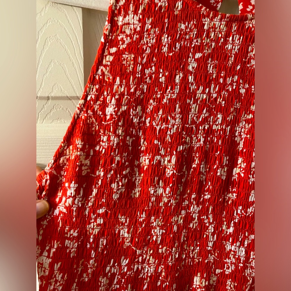 ⭕️ BOGO! Sleeveless Red and White Floral Midi Sundress - Picture 5 of 8
